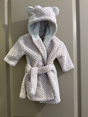 Cozy Plush Hooded Kids Robe with Bear Ears - Light Gray